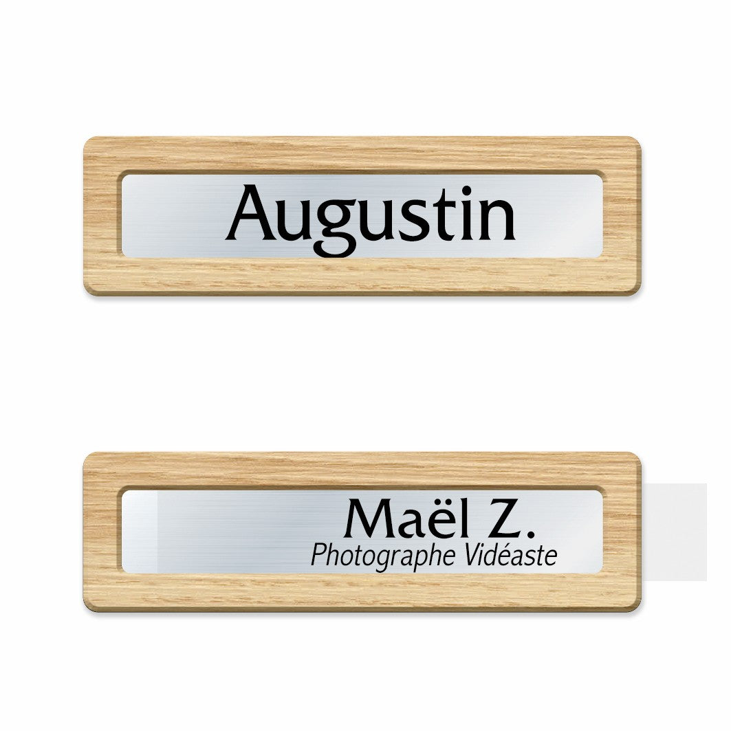 Gros plan sur la fenêtre de personnalisation du badge, avec une étiquette insérée pour une identification claire.