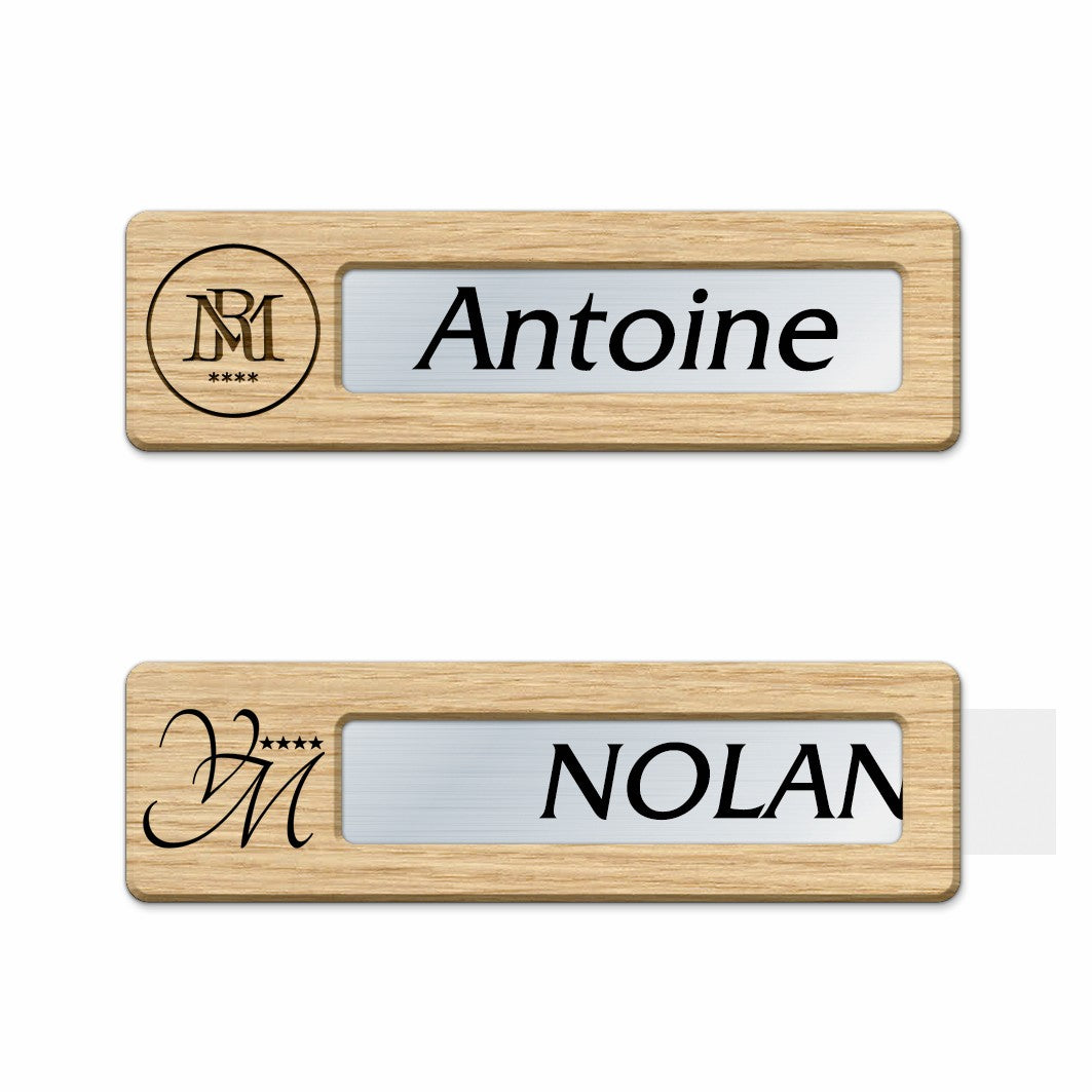Exemple d’une personnalisation par impression numérique sur bois de chêne, avec logo et informations.