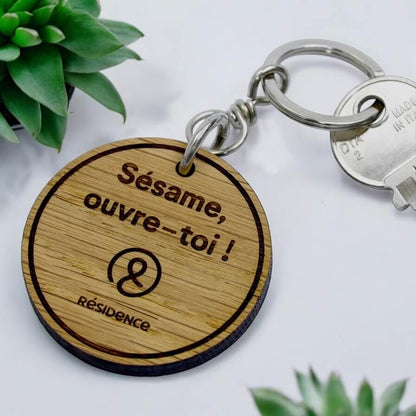 Porte-clé CréoBois rond 50 mm - Écologique et personnalisé pour résidences de vacances