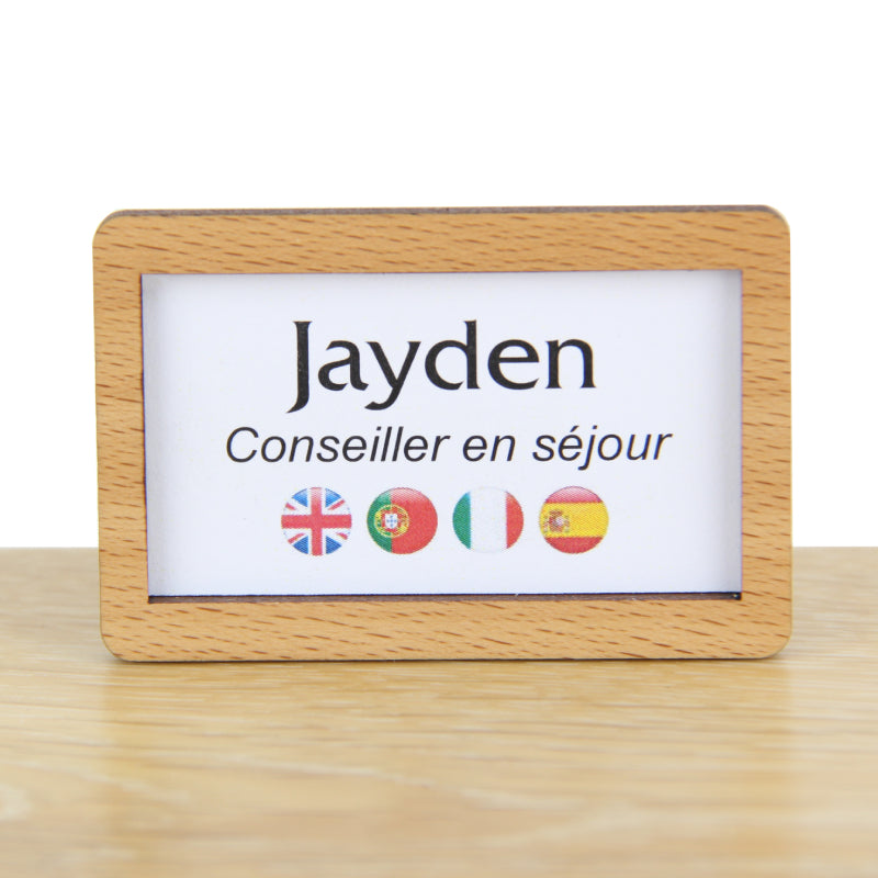 Vue du badge avec une étiquette personnalisée insérée, illustrant la grande surface de personnalisation disponible.