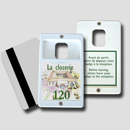 Porte-clé Créocarte rectangulaire 110 x 65 mm vu de face, protégeant une carte magnétique avec personnalisation sur les deux faces.