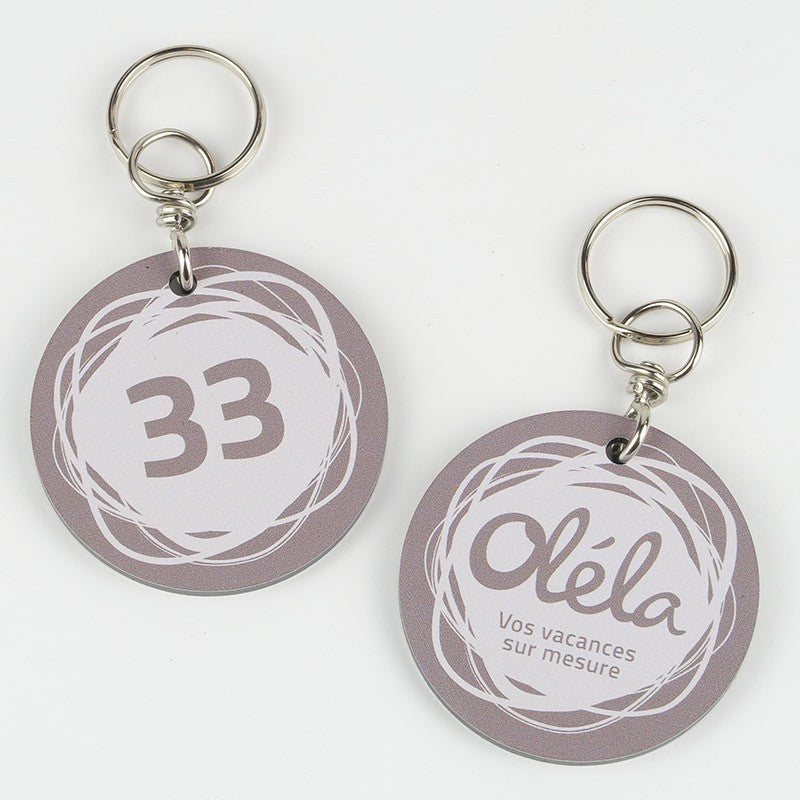 Porte-clé Créobon rond 45 mm vu de face avec une personnalisation nette et colorée, illustrant l’impression numérique UV recto-verso.