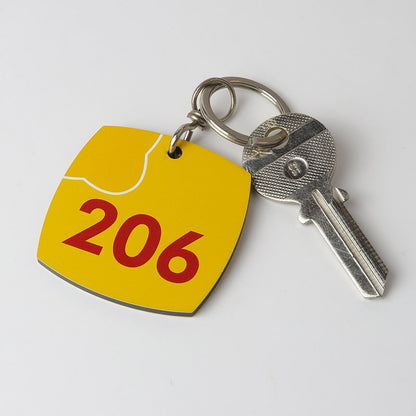 Gros plan sur l’impression numérique UV du numéro de chambre du porte-clé économique